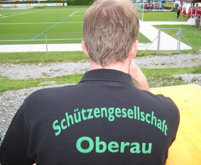 Foto des Schriftzug der Schützengesellschaft auf einem Poloshirt