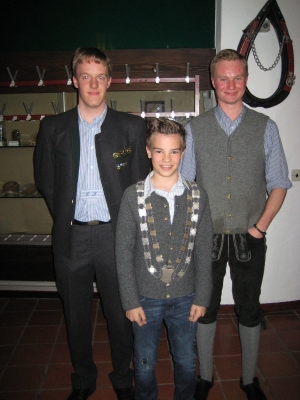 Foto Jugendschützenkönig Scharpf Michael mit Christian Döscher (Jugendsportleiter) und Florian Conrad
