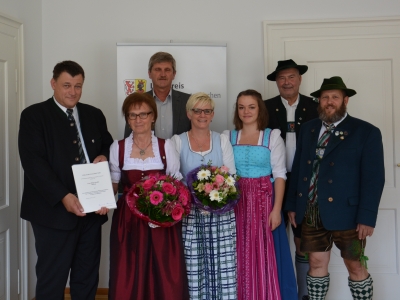 Foto Ehrenzeichen des Bayerischen Ministerpräsidenten für Helga Straßer